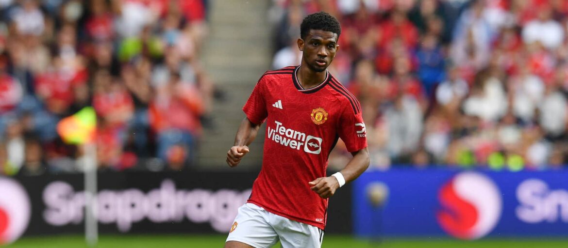 Amad Diallo spotted limping alongside a freely-moving Alejandro