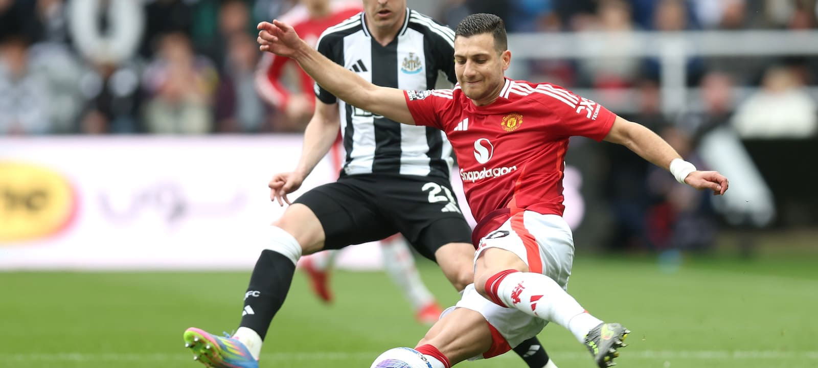 “That’s the challenge I have”: Man United’s Diogo Dalot pinponts area of his game he’s sharpening – Man United News And Transfer News
