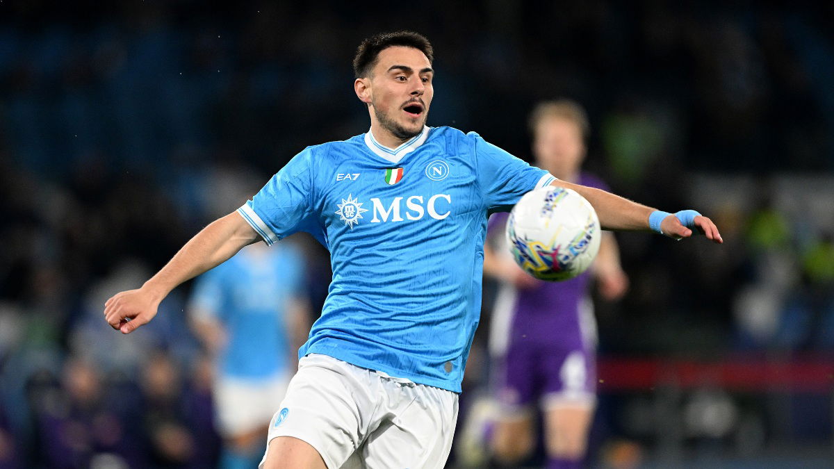 Đối t&aacute;c ăn &yacute; của McTominay 'bật đ&egrave;n xanh', Man United chi&ecirc;u mộ 'm&aacute;y chuyền b&oacute;ng' Napoli với gi&aacute; hời?