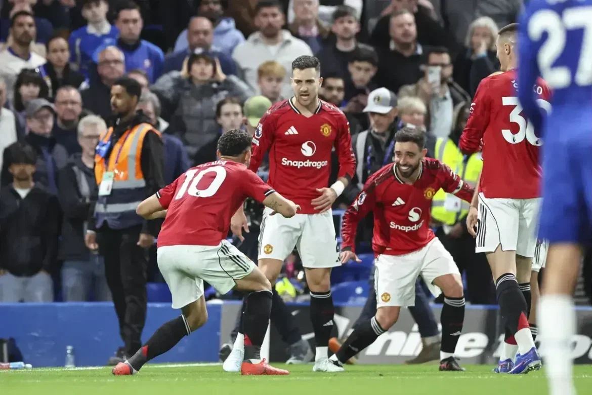 Picture of Bruno Fernandes celebrating with Matheus Cunha