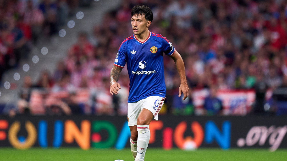 “We’ve done the opposite”: Peter Schmeichel speaks out on Lisandro Martinez public outburst